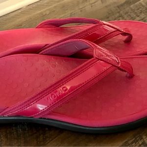 Vionic Tide Hot Pink/Red Size 7, Excellent Pre Owned Condition